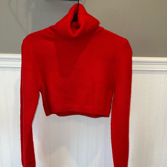 Red cropped turtleneck sweater from the Princess Polly x Olivia Jade collection - Picture 2 of 4